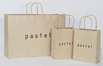 ถุงกระดาษPastel ใบใหญ่  โดยบริษัท พาสเทล ดีไซน์ จำกัด บริษัทผู้ออกแบบและผลิตเคสมือถือ และของเครื่องใช้ อาทิเช่น กระเป๋าถือ, หมอน, กระเป๋าใส่เครื่องสำอาง สมุดโน๊ต ฯลฯ ผ่านคาแรคเตอร์ของตัวละครแต่ละตัว ที่ถ่ายทอดพร้อมกับเรื่องราวและคติสอนใจในผลงานแต่ละชิ้น