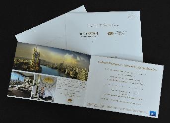 ไดเร็คเมล์ (Direct Mail)  Mandarin Oriental โดย แมกโนเลีย ไฟน์เนสท์ คอร์ปอเรชั่น
ขนาดการ์ด  28 x 17.5 ซม.
ขนาดซอง 28.6 x 17.9 ซม.
ด้านหน้า ปั๊มฟอล์ยสีทอง Logo MO
Spot UV กรอบสี่เหลี่ยม รูปภาพ 3 ภาพ
ด้านหลัง ปั๊มฟอลย์สีทอง Logo MO และคำว่า Make the Legend Your Legacy